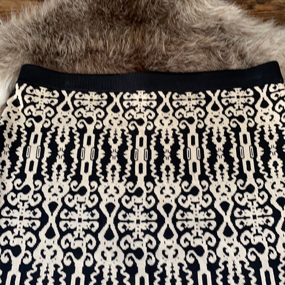 Carmen Marc Valvo knit skirt - Picture 3 of 5
